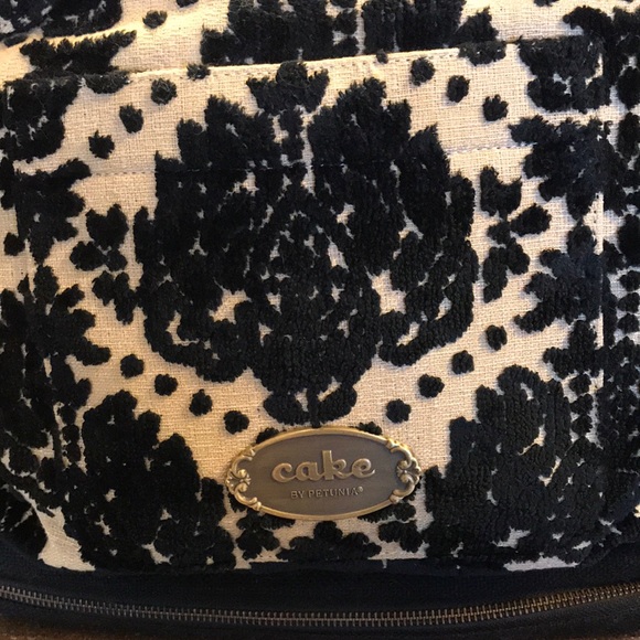 Petunia pickle bottom diaper bag-CAKE - Picture 2 of 4